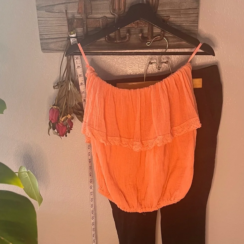 Arden B | strapless, cropped, coral blouse w/elasticated hems, size small​